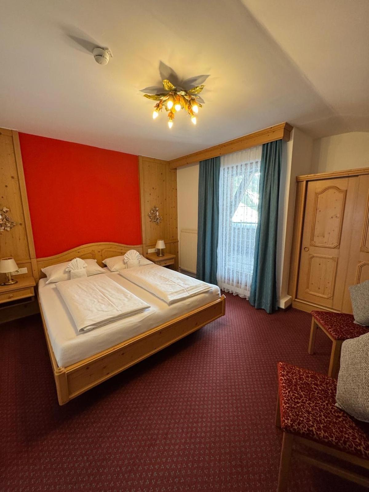 Tieflehner Hof Pitztalhaus Hotel ザンクト・レオンハルト・イム・ピッツタール エクステリア 写真